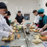 Слухачі Бізнес-школи ВТЕІ ДТЕУ брали участь у майстер-класі з приготування суші та ролів